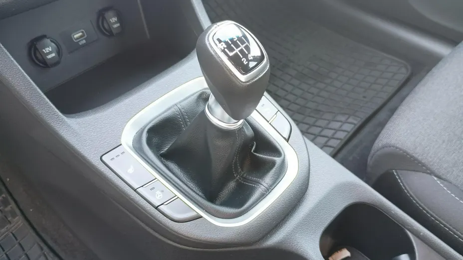 HYUNDAI i30 -