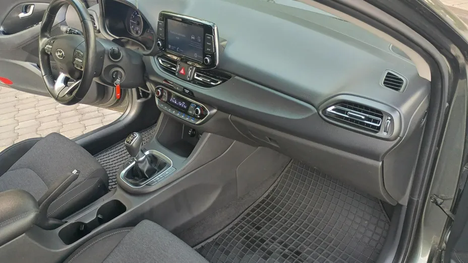 HYUNDAI i30 -