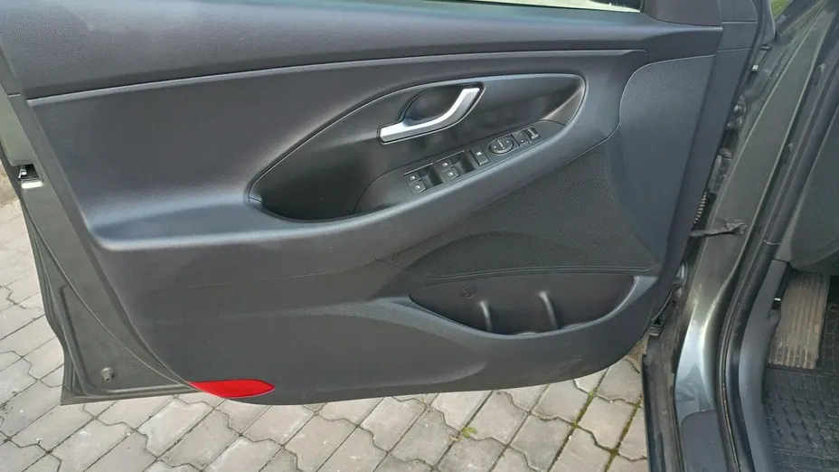 HYUNDAI i30 -