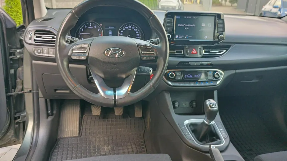 HYUNDAI i30 -