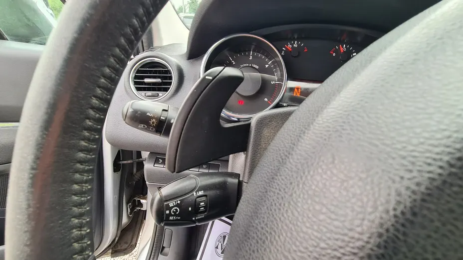 PEUGEOT 3008 -