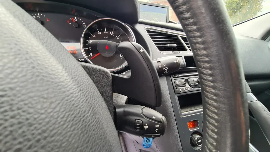 PEUGEOT 3008 -
