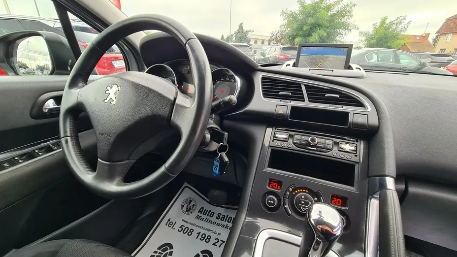 PEUGEOT 3008 -