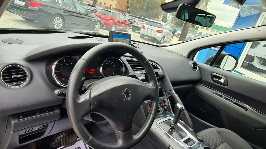 PEUGEOT 3008 -