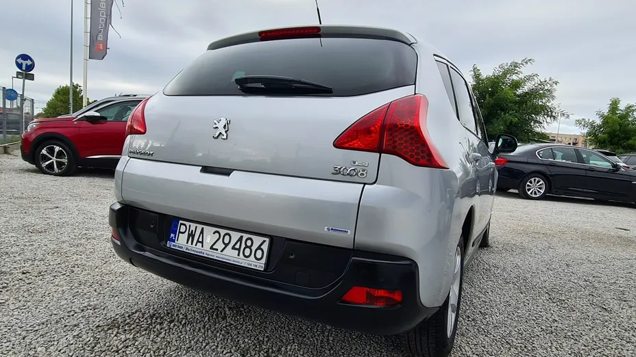 PEUGEOT 3008 -