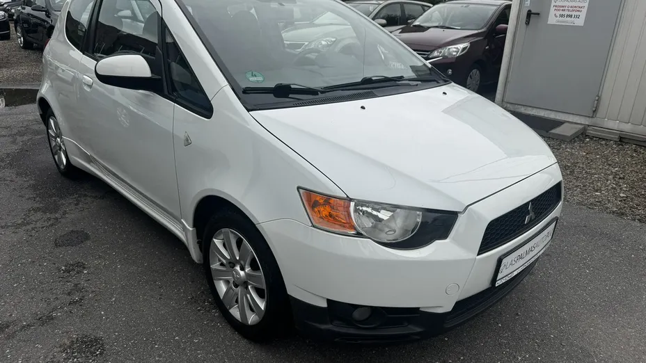 MITSUBISHI Colt -