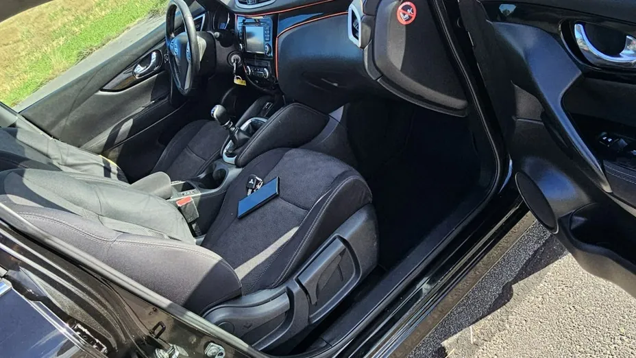 NISSAN Qashqai -
