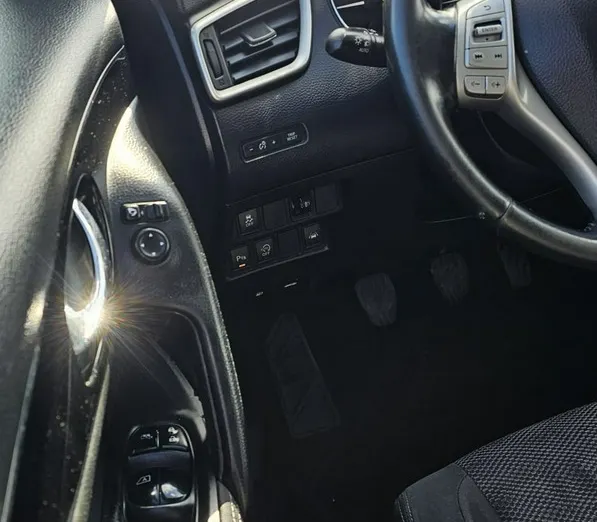 NISSAN Qashqai -