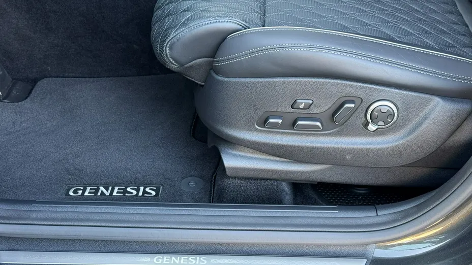 Genesis GV70 -
