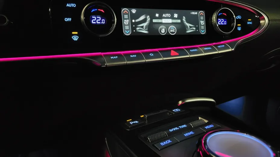 Genesis GV70 -