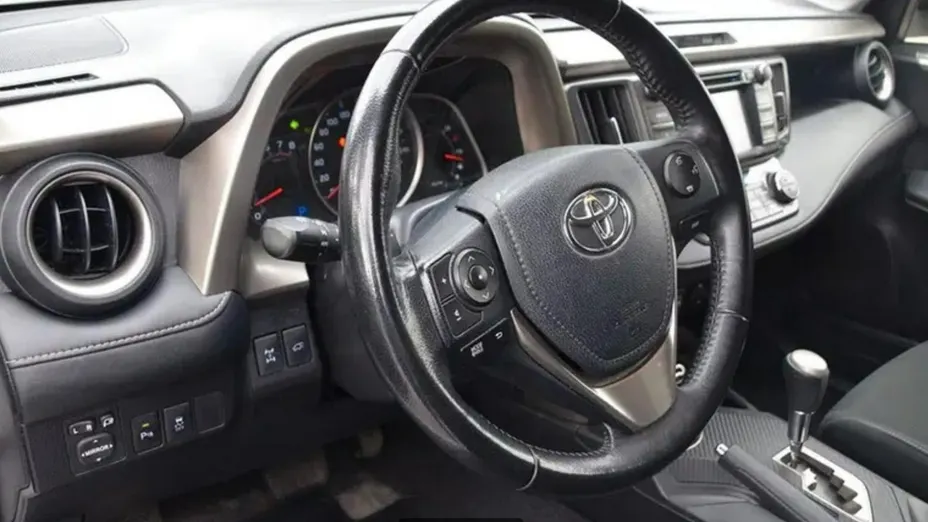 TOYOTA RAV4 -
