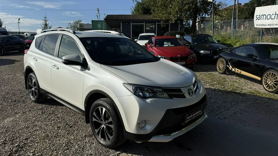 TOYOTA RAV4 -