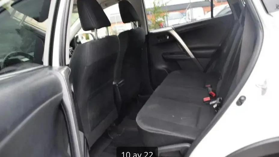 TOYOTA RAV4 -