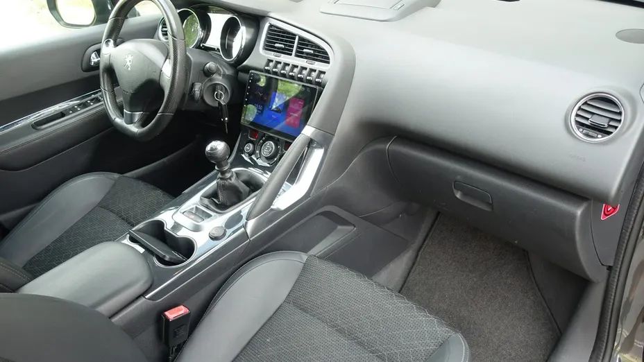 PEUGEOT 3008 -