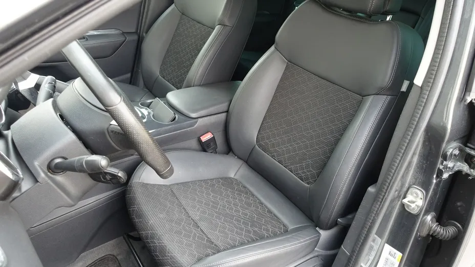 PEUGEOT 3008 -