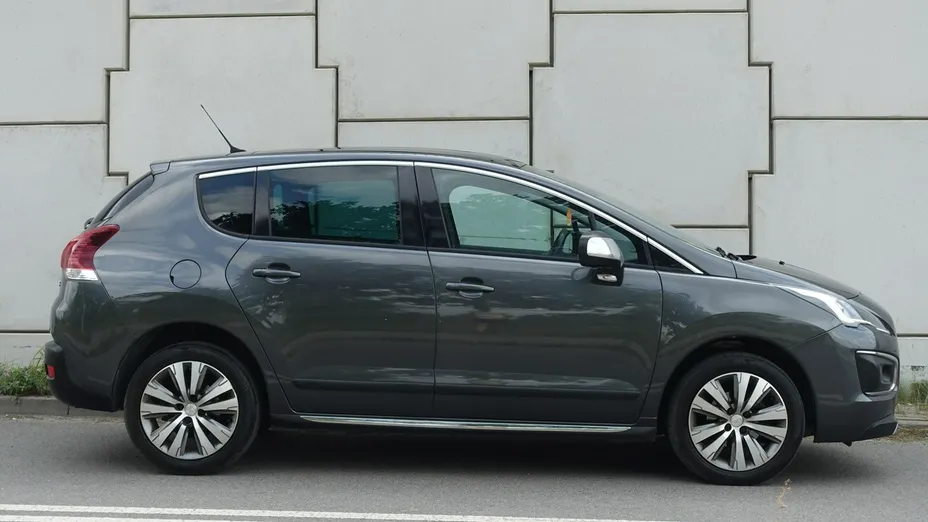PEUGEOT 3008 -