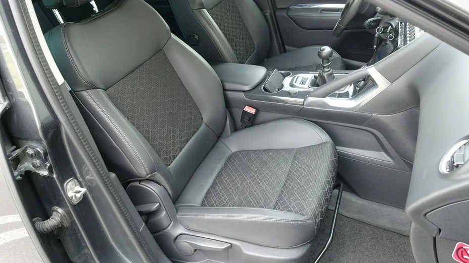 PEUGEOT 3008 -