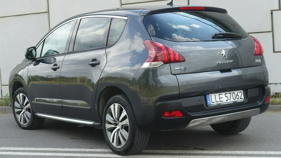 PEUGEOT 3008 -