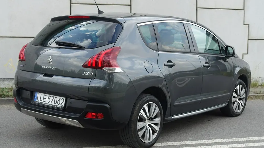 PEUGEOT 3008 -
