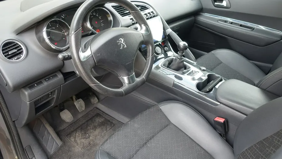 PEUGEOT 3008 -