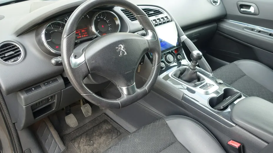 PEUGEOT 3008 -