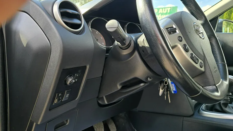 NISSAN Qashqai -