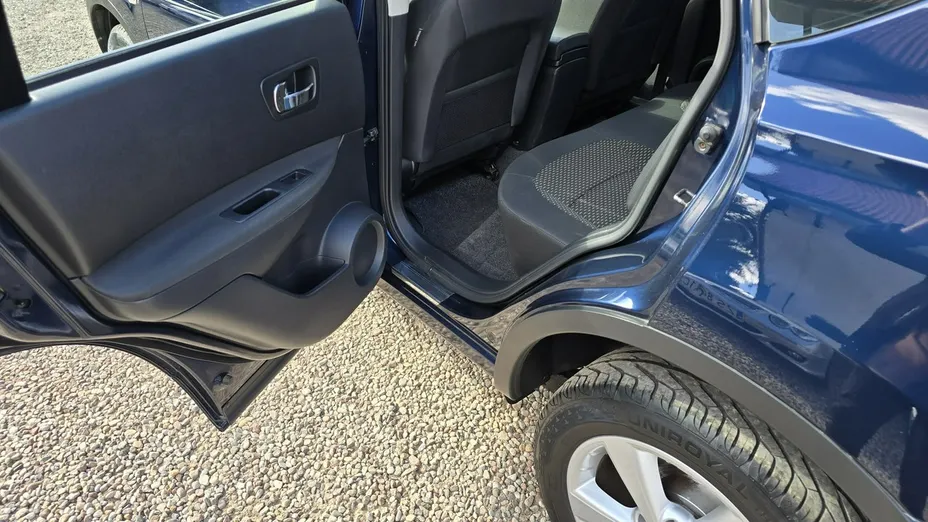 NISSAN Qashqai -