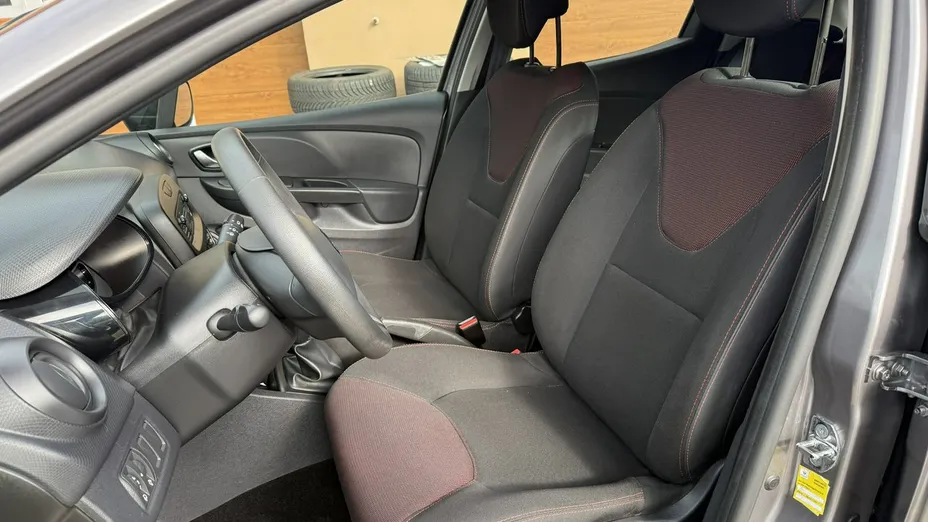 RENAULT Clio -