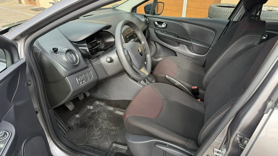 RENAULT Clio -