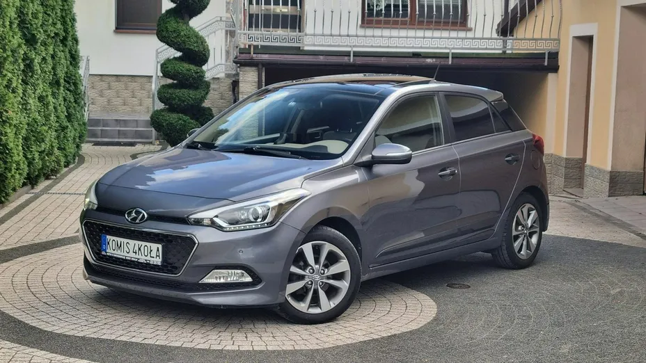 HYUNDAI i20 -