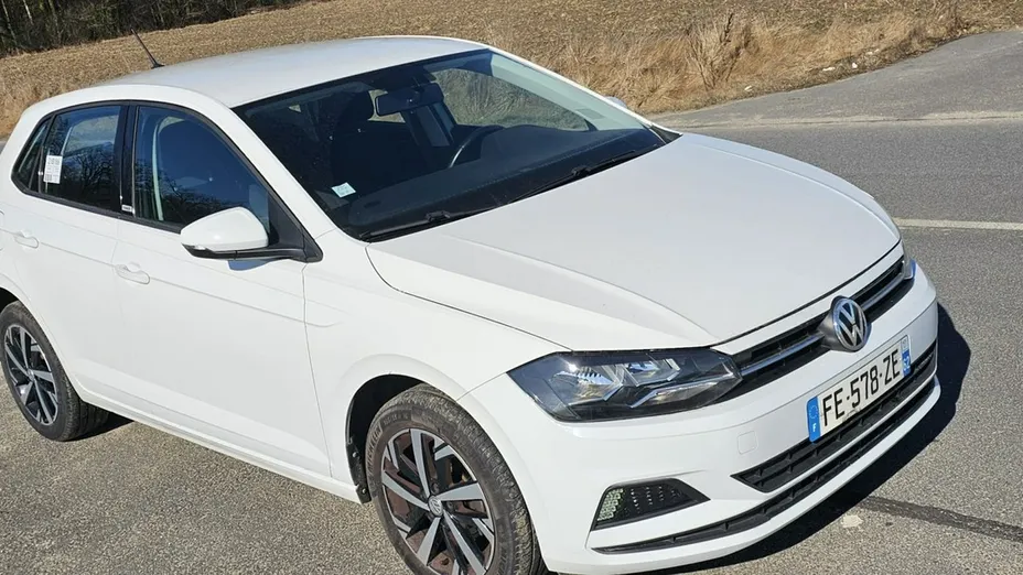 VOLKSWAGEN Polo -