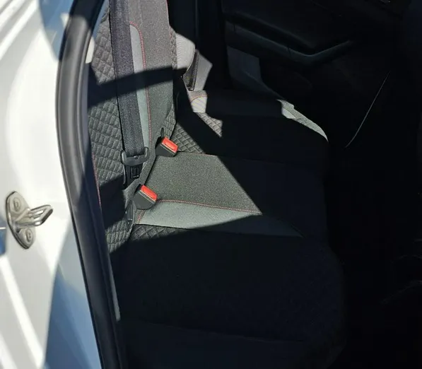 VOLKSWAGEN Polo -