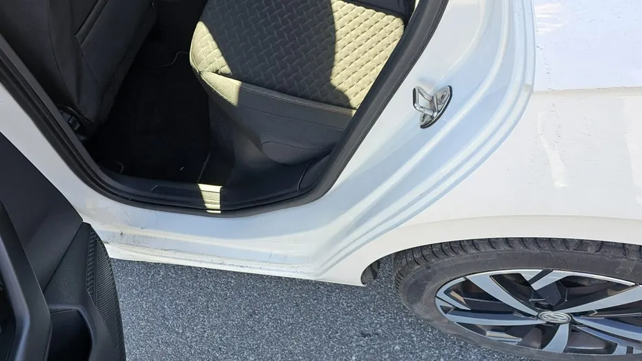 VOLKSWAGEN Polo -