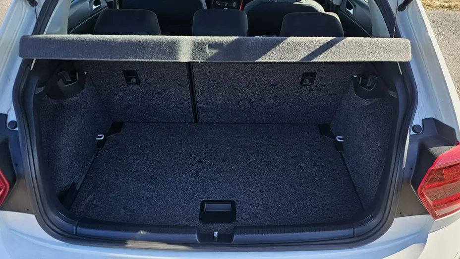VOLKSWAGEN Polo -