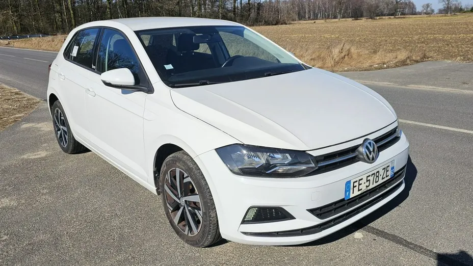 VOLKSWAGEN Polo -