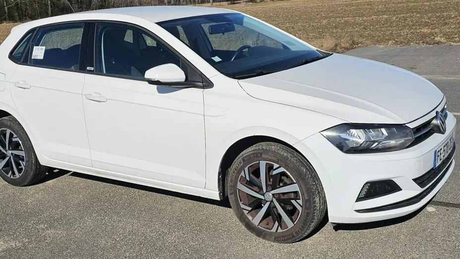 VOLKSWAGEN Polo -