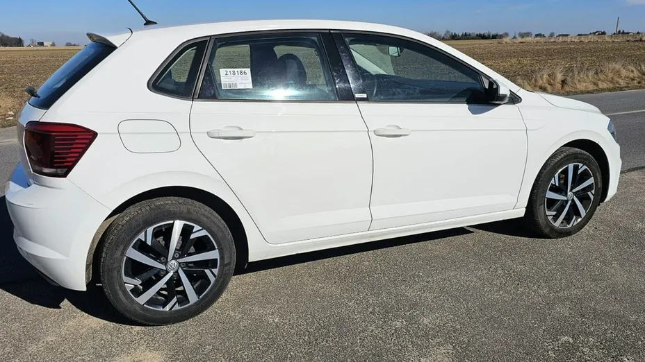 VOLKSWAGEN Polo -