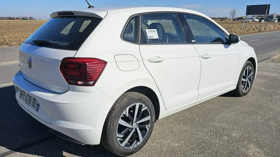 VOLKSWAGEN Polo -