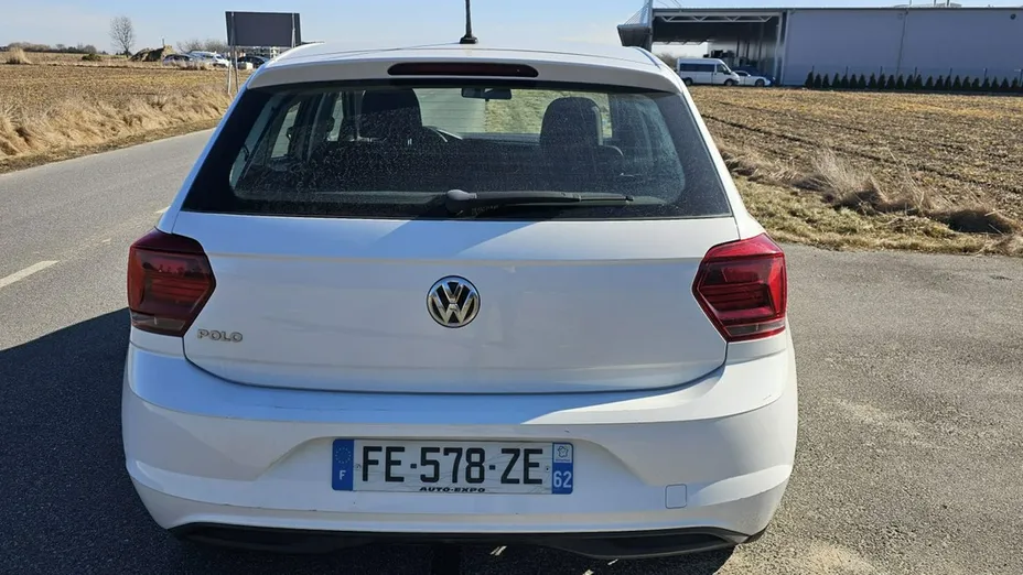 VOLKSWAGEN Polo -