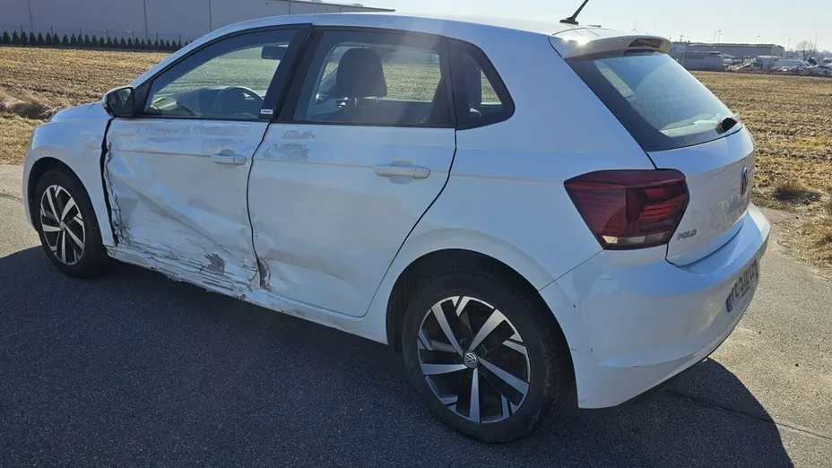 VOLKSWAGEN Polo -
