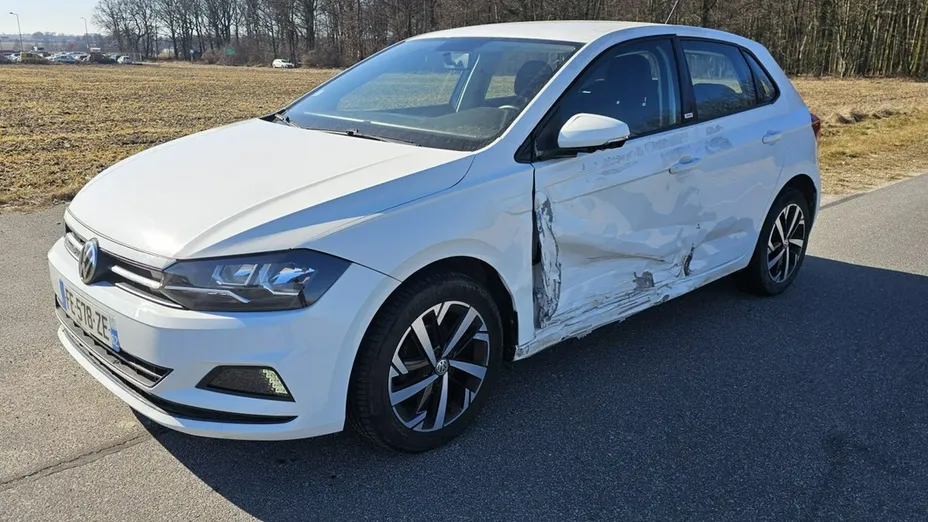 VOLKSWAGEN Polo -