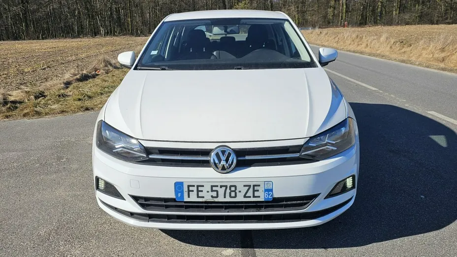 VOLKSWAGEN Polo -