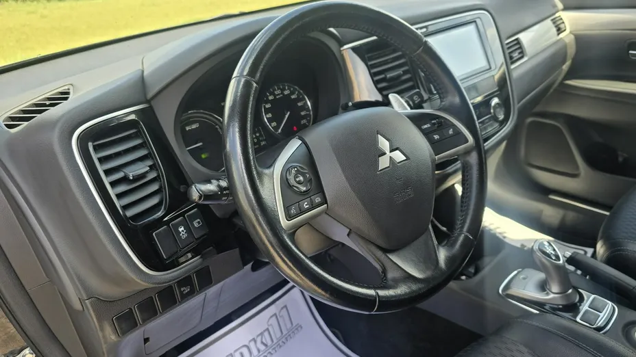 MITSUBISHI Outlander -