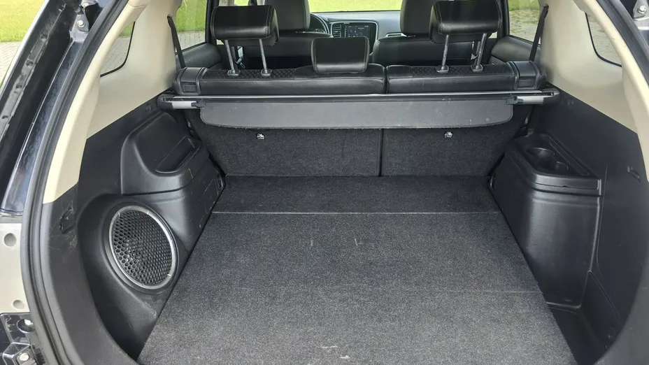 MITSUBISHI Outlander -