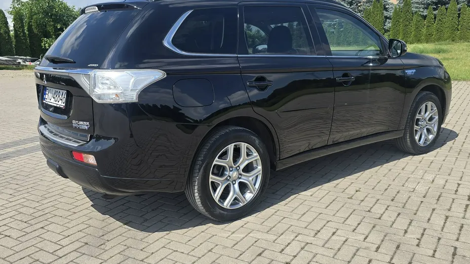 MITSUBISHI Outlander -