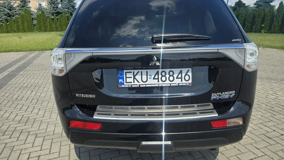 MITSUBISHI Outlander -