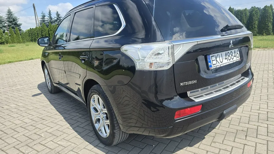 MITSUBISHI Outlander -