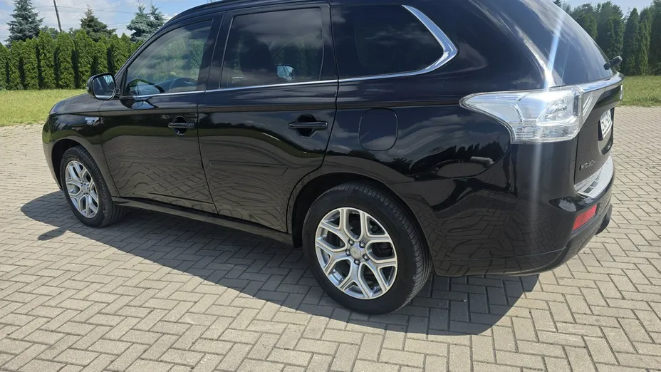 MITSUBISHI Outlander -