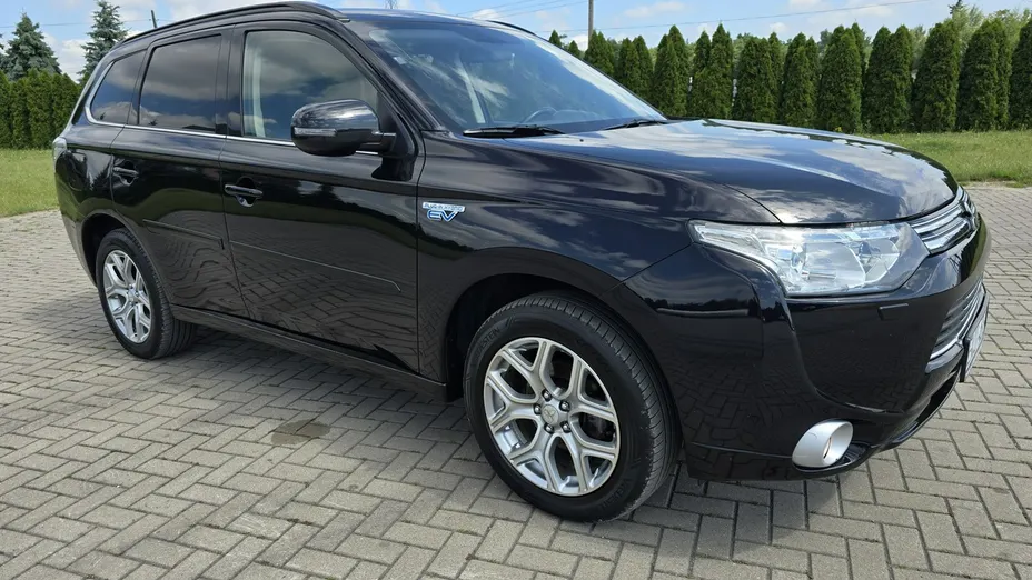 MITSUBISHI Outlander -