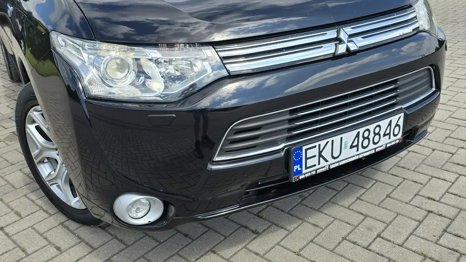 MITSUBISHI Outlander -